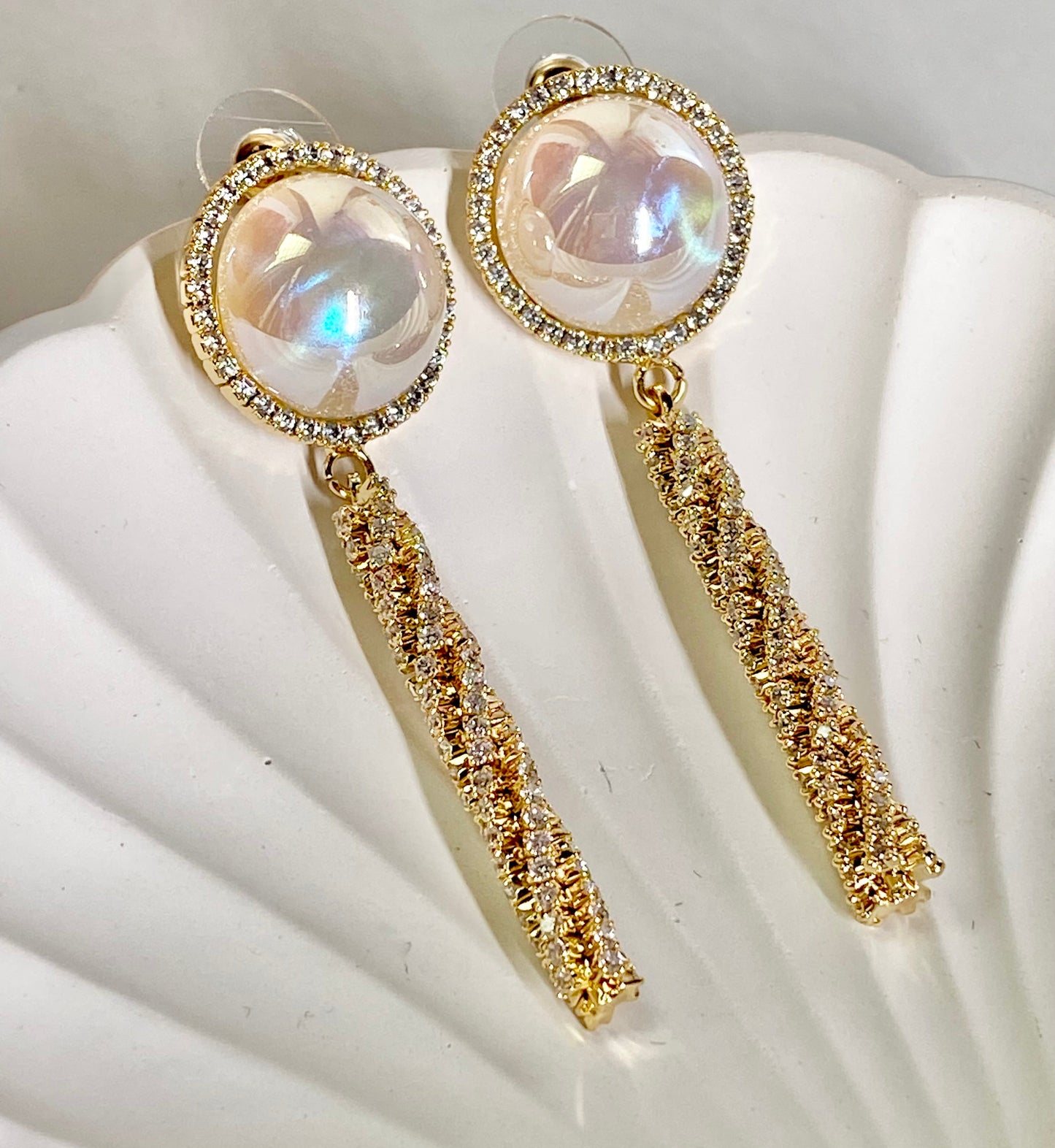 glittery jewels, party wear jewels, bridal jewellery, event jewels, costume jewels, anti tarnish jewels, women jewellery, timeless pearl, nighout wear, nightout jewels, datenight jewels, waterproof jewels