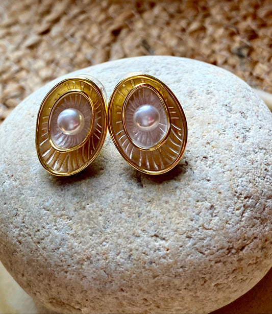 pearl bracelet, charm bracelet, women jewellery, anti tarnish, gold plated, 18k gold plated, jewellery, waterproof, guaranteed jewellery, daily wear, everyday jewellery, minimalist jewels, timeless pearls, timeless jewellery, celestial, luxury jewels, pearl earrings, pearl studs, earrings for women, long lasting jewels