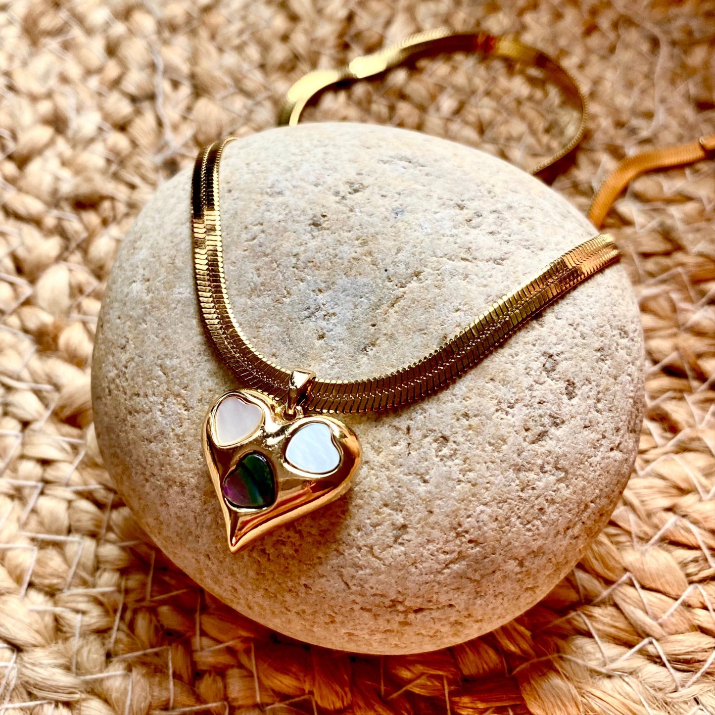 18k gold necklace, waterproof chain necklace, women necklace, heart necklace, antitarnish jewellery, affordable jewellery, luxury jewels, hypoallergenic, skin safe jewels, girls jewellery, women jewellery, office wear, statement pieces, casual wear, bold look jewellery