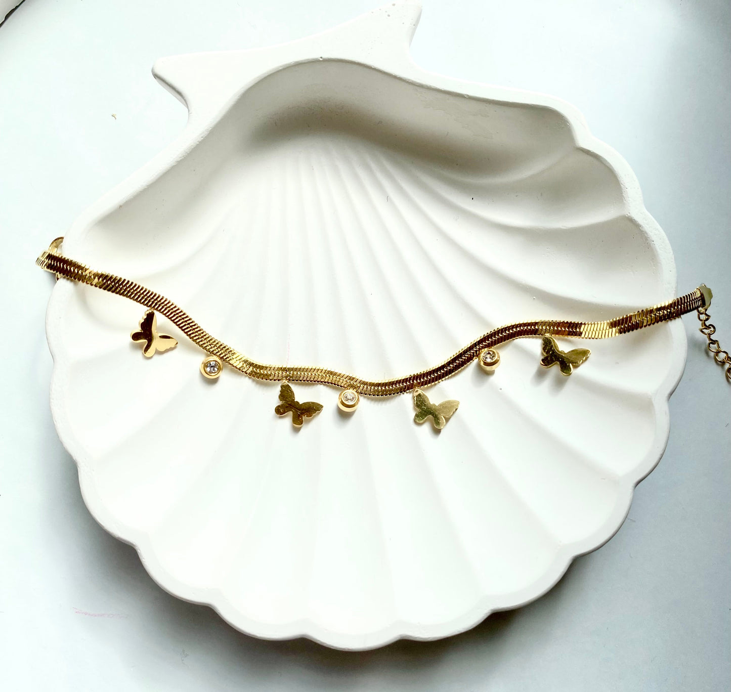 18k gold bracelet, waterproof bracelet, women bracelet, heart bracelet, antitarnish jewellery, affordable jewellery, luxury jewels, hypoallergenic, skin safe jewels, girls jewellery, women jewellery, office wear, statement pieces, casual wear