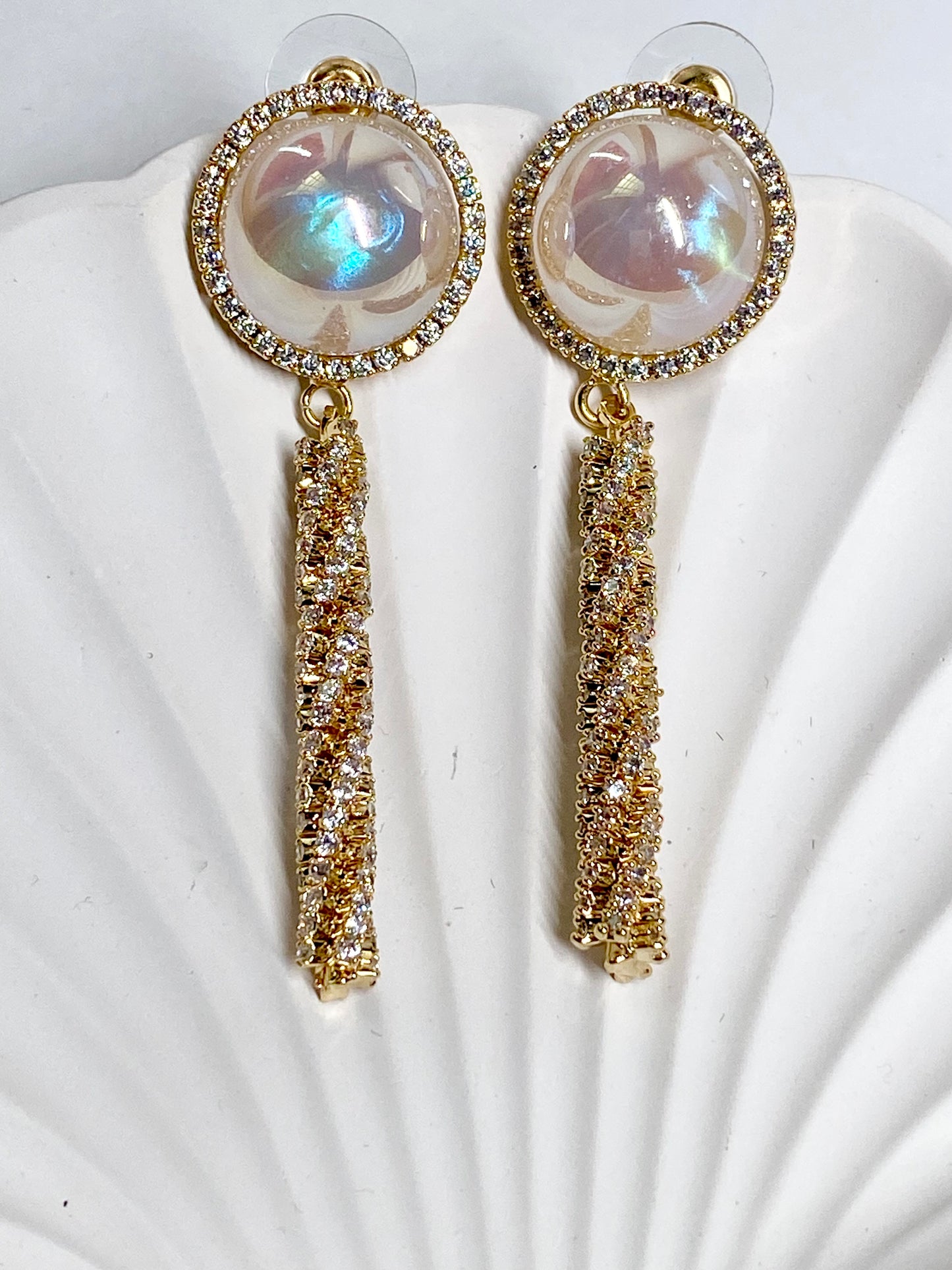 glittery jewels, party wear jewels, bridal jewellery, event jewels, costume jewels, anti tarnish jewels, women jewellery, timeless pearl, nighout wear, nightout jewels, datenight jewels, waterproof jewels