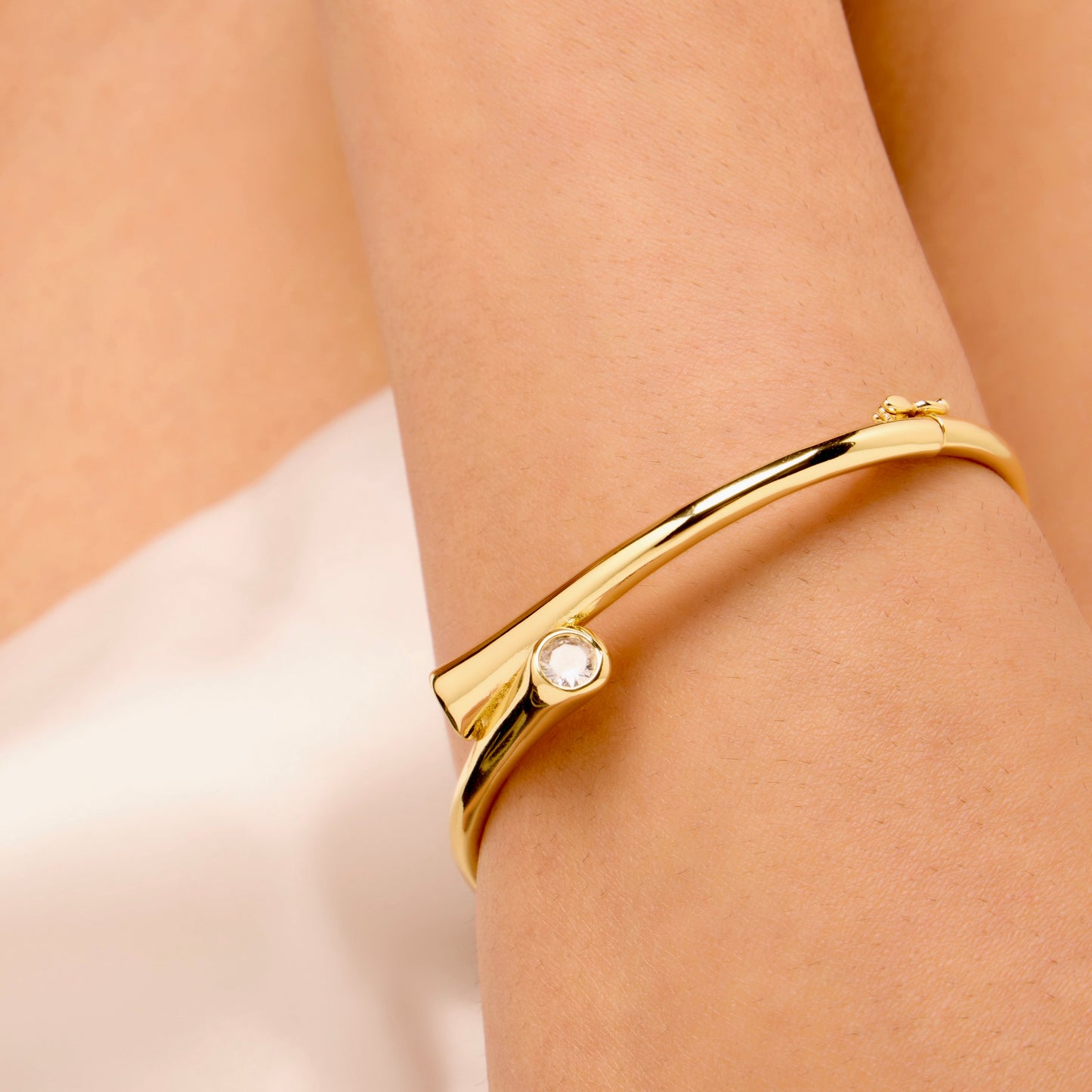 The Zenith Twister Bangle - Seleny Studio