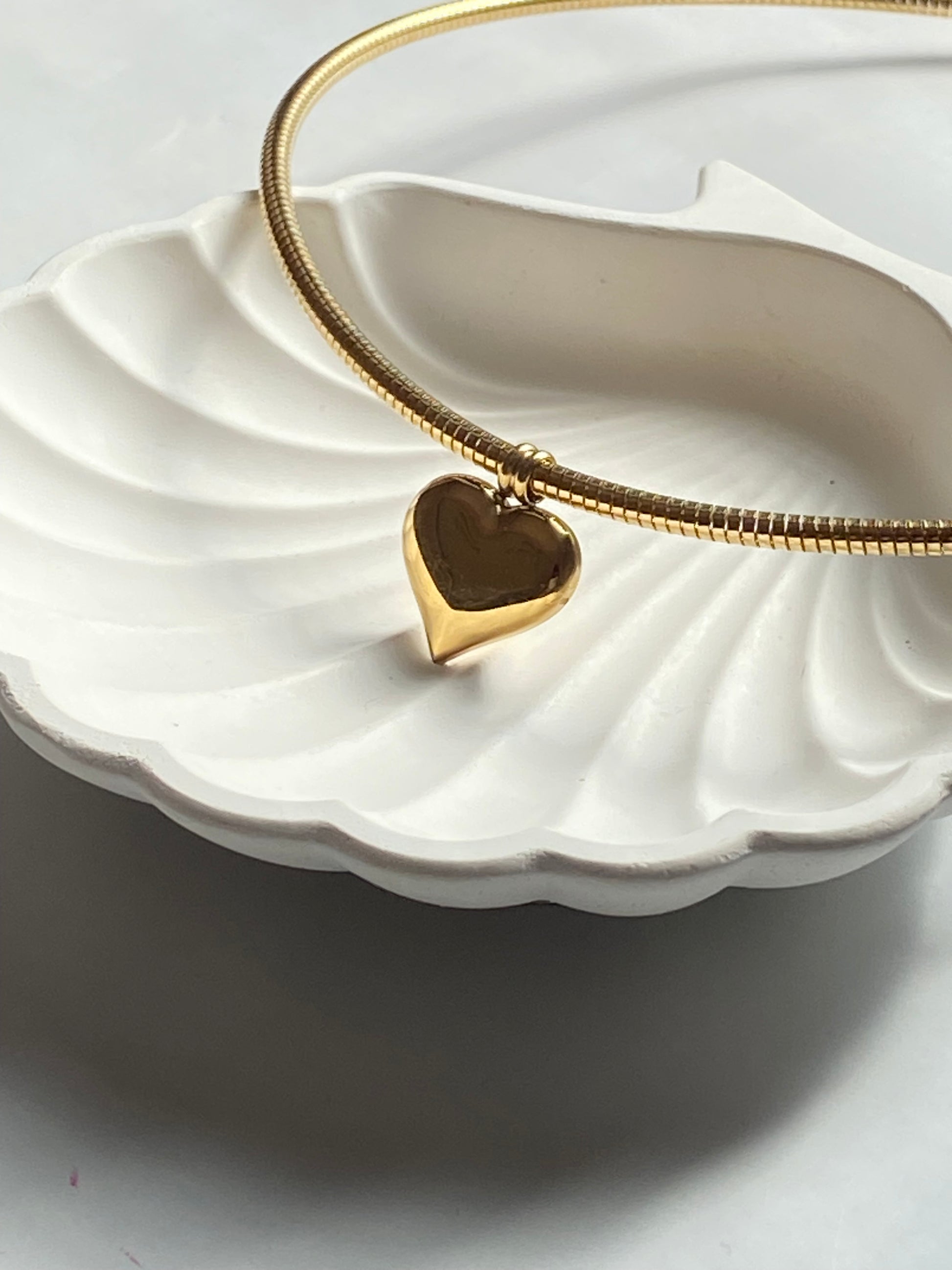 antitarnish necklace, antitarnish chain, waterproof jewellery, girls accessories, heart pendant, heart chain, heart necklace, glitter pendant, palmonas jewellery, gold palted jewellery, luxury, every day wear, jewellery, trending jewellery, daily wear, affordable jewels, timeless jewels, pintrest jewels