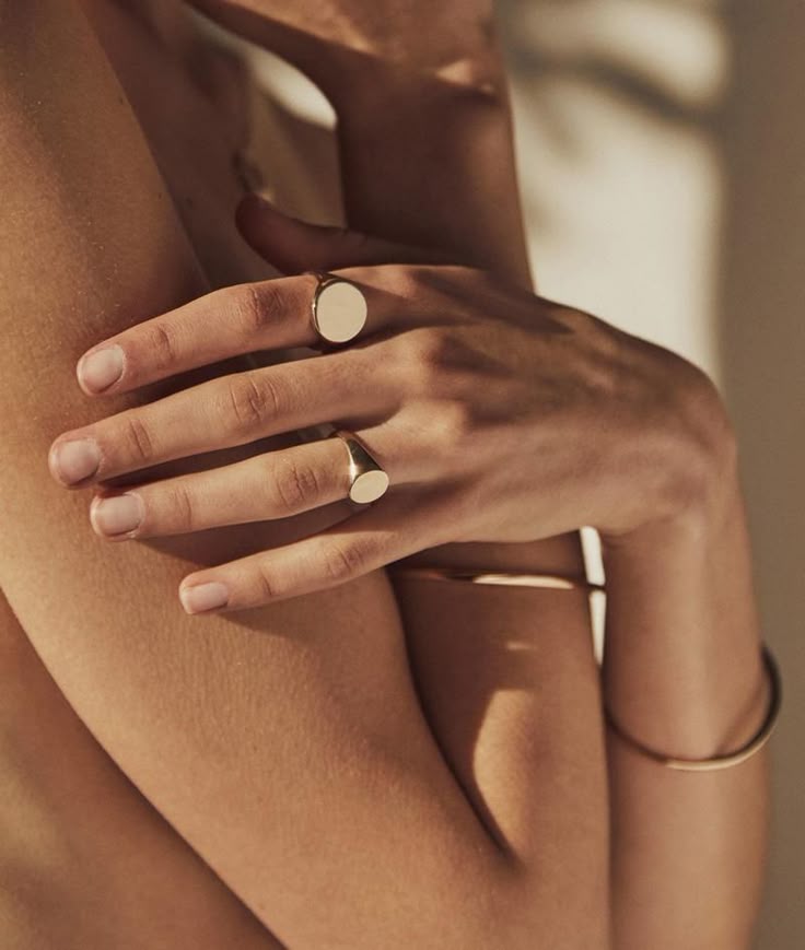 Signet Ring, gold circle ring, antitarnish ring statement ring, women ring, waterproof, girls ring, Plain signet ring, antitarnish jeweller, waterproof jewellery, hypoallergenic jewels, skin safe ring