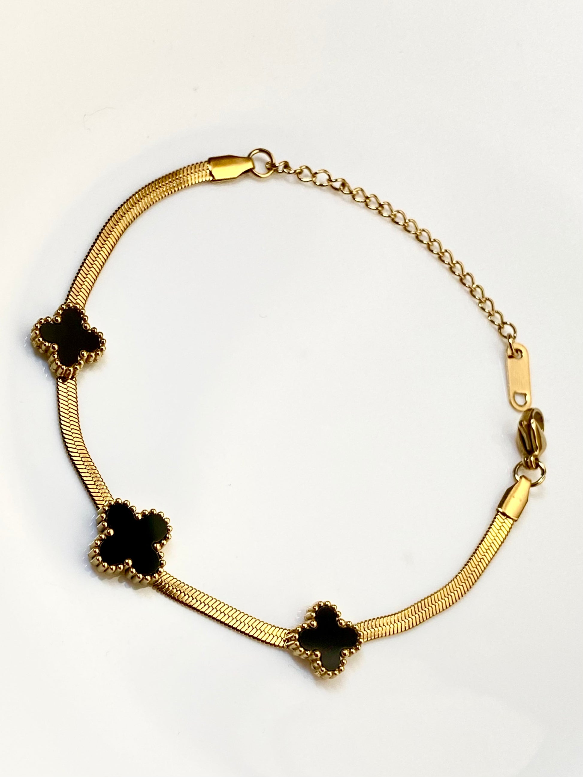 clover chain bracelet, snake chain bracelet, women bracelet, birthday gift for women, celeb style jewellery, women jewellery, bracelet for women, golden chain bracelet black clover chain