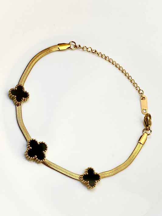 clover chain bracelet, snake chain bracelet, women bracelet, birthday gift for women, celeb style jewellery, women jewellery, bracelet for women, golden chain bracelet black clover chain