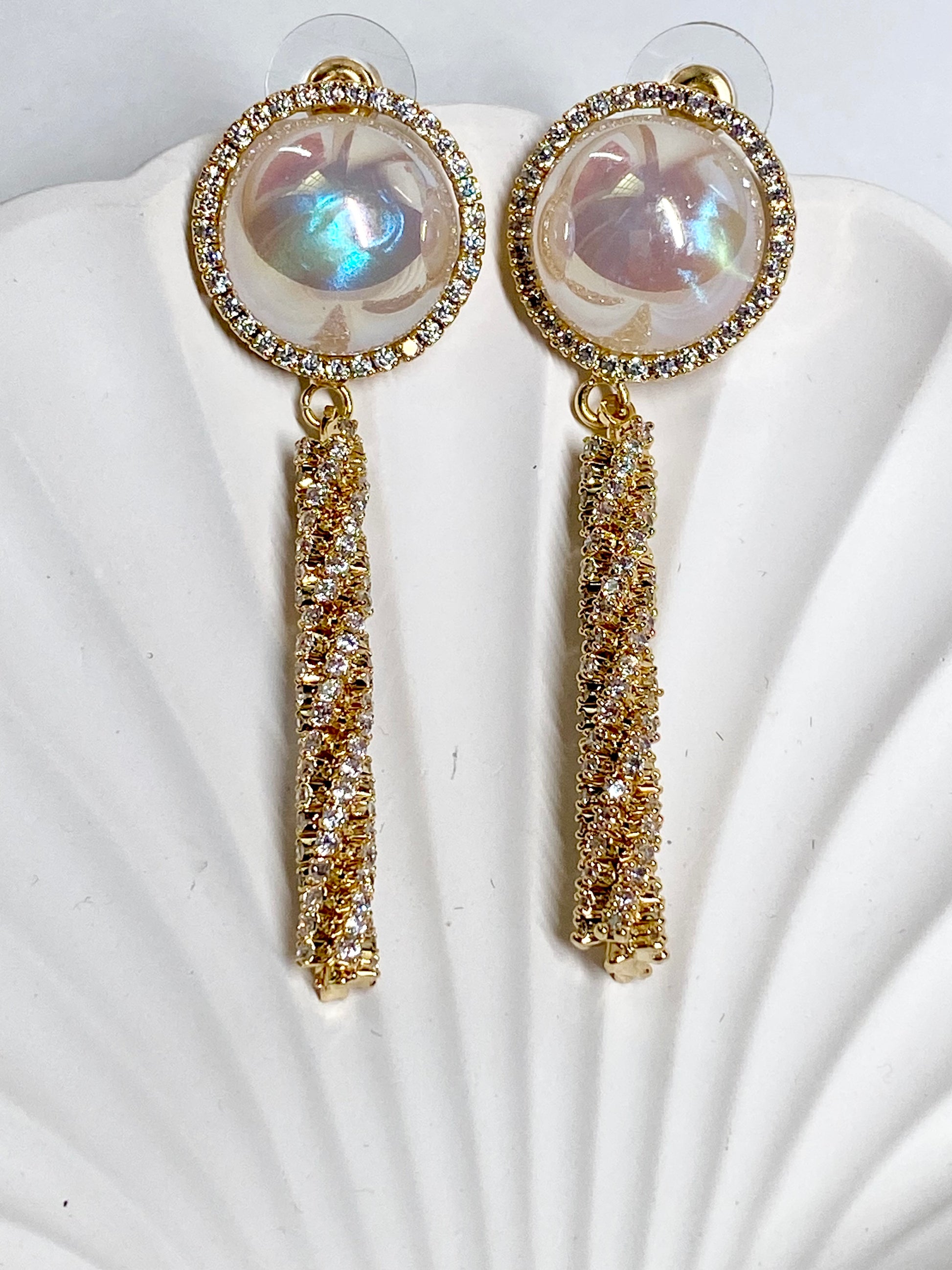glittery jewels, party wear jewels, bridal jewellery, event jewels, costume jewels, anti tarnish jewels, women jewellery, timeless pearl, nighout wear, nightout jewels, datenight jewels, waterproof jewels