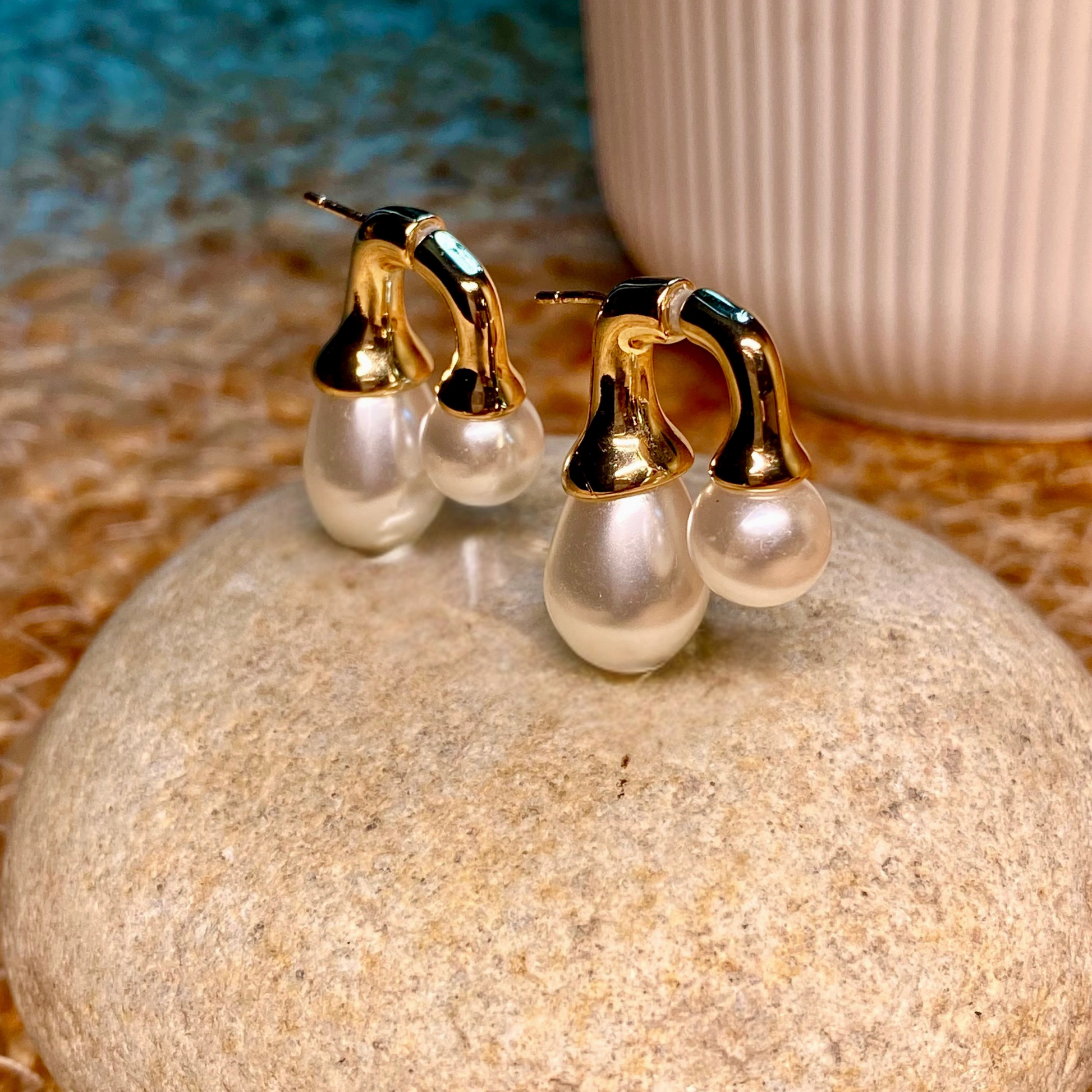pearl earring, statement jewellery, antitarnish jewellery, earrings, contemporary jewels, waterproof jewels, gold plated earrings
